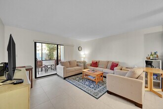 138 S Cypress Rd in Pompano Beach, FL - Building Photo - Building Photo