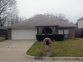 2116 Turf Club Dr in Arlington, TX - Building Photo