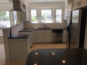 1133 S La Peer Dr, Unit 2 in Los Angeles, CA - Building Photo - Building Photo