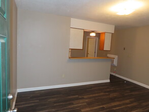 245 Arkansas Ave, Unit 245 ARKANSAS AVE APT#B B in Oak Grove, KY - Building Photo - Building Photo