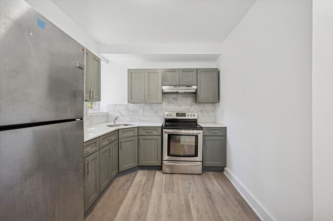 2443 N Corlies St in Philadelphia, PA - Building Photo - Building Photo