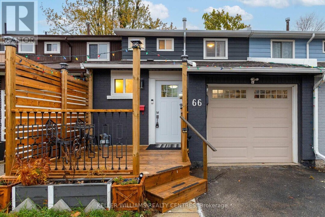 66 Chaucer Crescent in Barrie, ON - Building Photo