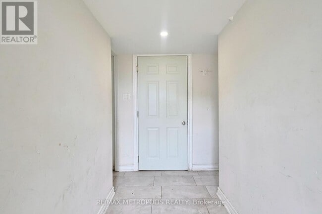538 Bellamy Rd N in Toronto, ON - Building Photo - Building Photo