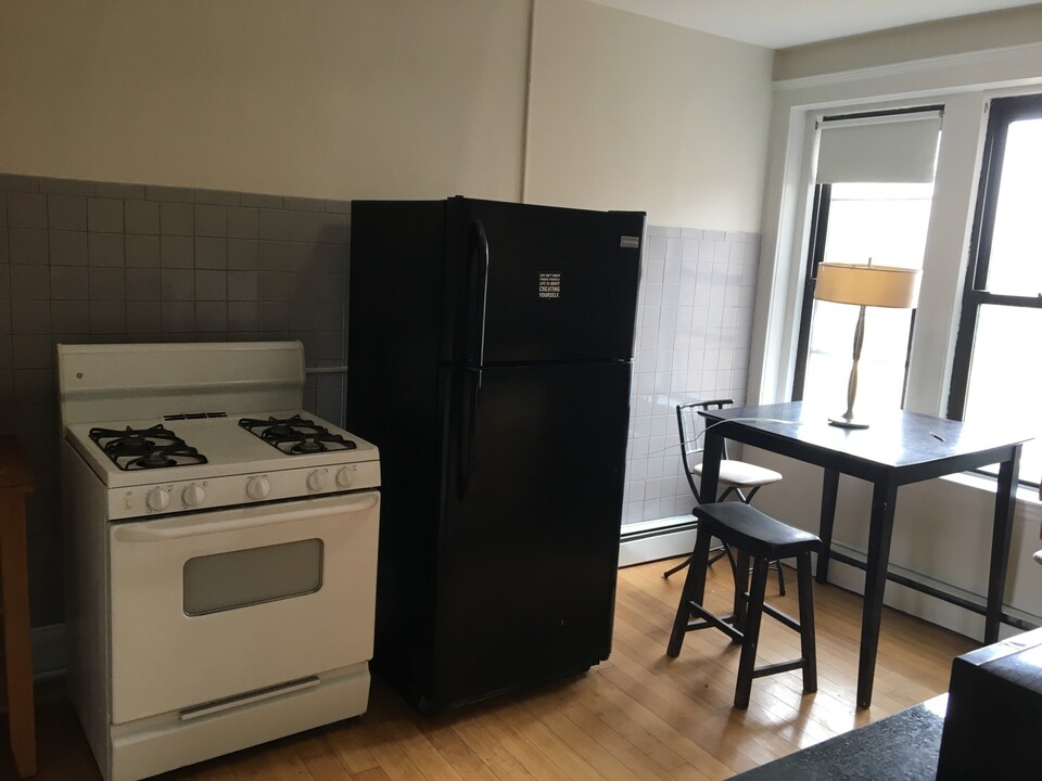 1680 Commonwealth Ave, Unit 4 in Boston, MA - Building Photo