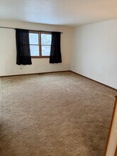 512 L Hauser Rd in Onalaska, WI - Foto de edificio - Building Photo