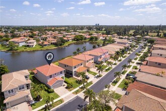 9130 Spring Mountain Way in Ft. Myers, FL - Foto de edificio - Building Photo