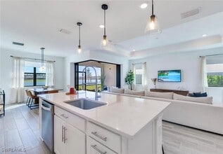 20419 Pebble Gln Dr in Estero, FL - Foto de edificio - Building Photo