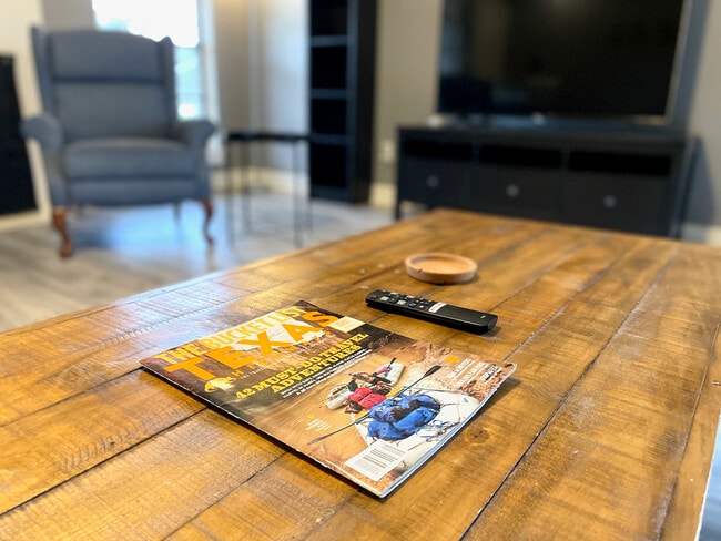 11922 Tobler Trl in Austin, TX - Foto de edificio - Building Photo