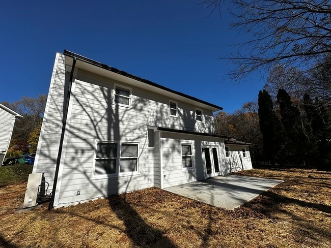 8 Wildwood Ln in Weaverville, NC - Building Photo - Building Photo