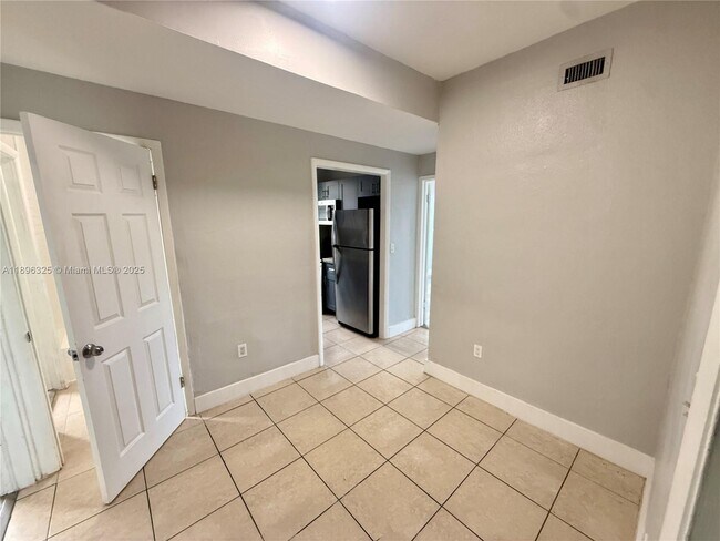 301 SW 10th Ave in Miami, FL - Building Photo - Building Photo