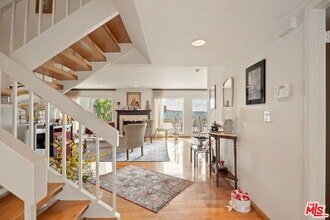 2484 Angelo Dr in Los Angeles, CA - Building Photo - Building Photo