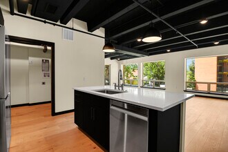 20 Boulder Cres St in Colorado Springs, CO - Building Photo - Building Photo