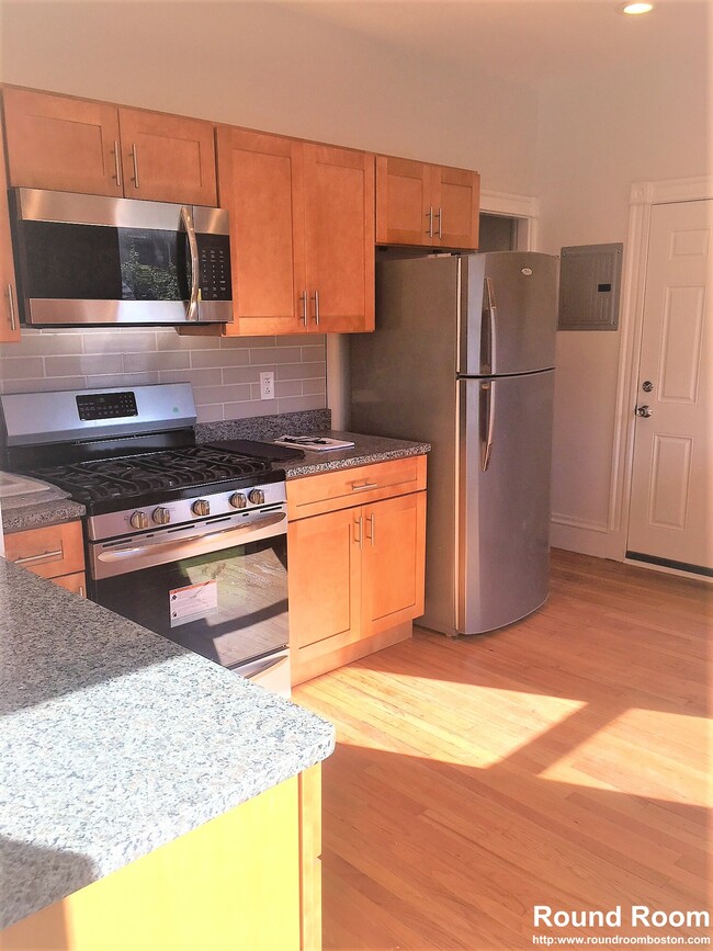 384 Washington St, Unit 1 in Cambridge, MA - Building Photo - Building Photo