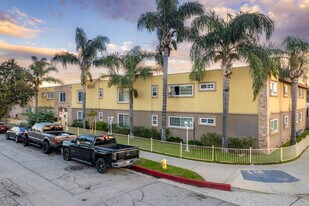 19248 Bryant St in Northridge, CA - Building Photo