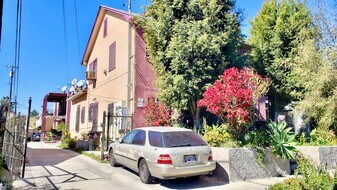 817-819 N Madison Ave in Los Angeles, CA - Building Photo