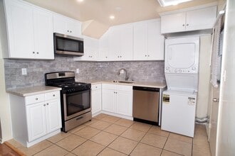 17151 Roscoe Blvd in Los Angeles, CA - Building Photo - Building Photo