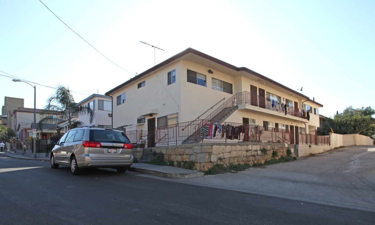 757 N Hill Pl in Los Angeles, CA - Building Photo