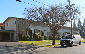 400-404 Craven Ct in Hayward, CA - Foto de edificio - Building Photo