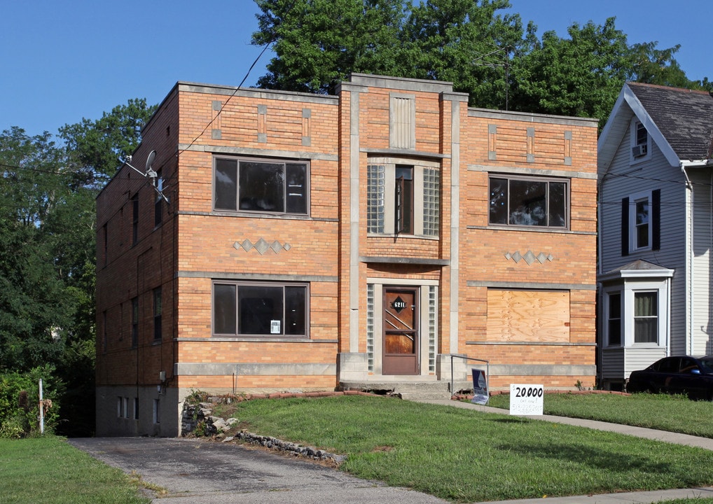 6211 Kennedy Ave in Cincinnati, OH - Foto de edificio