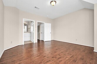 8045 Ellinger Ln in Houston, TX - Building Photo - Building Photo