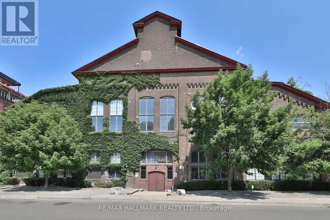1100 Lansdowne Ave in Toronto, ON - Building Photo - Building Photo