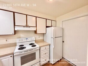 21909 58th Ave W in Mountlake Terrace, WA - Building Photo - Building Photo