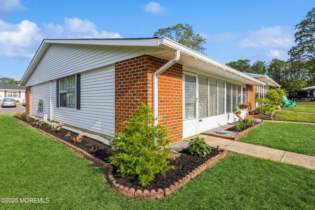 property at 873A Balmoral Ct