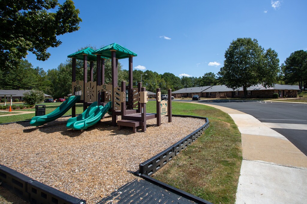Sunrise Village Apartments in Talladega, AL