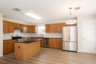 9025 Vigen Cir in Austin, TX - Building Photo - Building Photo
