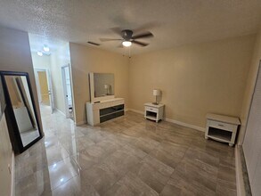 2401 SW 82nd Terrace in Miramar, FL - Building Photo - Building Photo