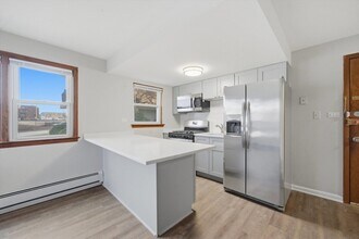 7709 W Marwood Ave, Unit 1N in Elmwood Park, IL - Foto de edificio - Building Photo