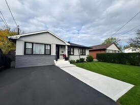 35 Stewart St in Grimsby, ON - Building Photo