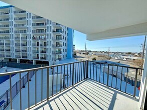 13400 Coastal Hwy, Unit Bluewater East 301N in Ocean City, MD - Foto de edificio - Building Photo