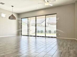 4295 E Boston St in Gilbert, AZ - Foto de edificio - Building Photo