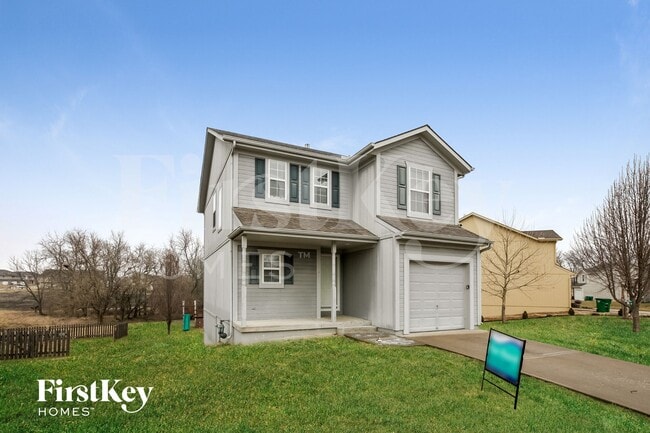 11104 Highview Rd in Peculiar, MO - Foto de edificio - Building Photo