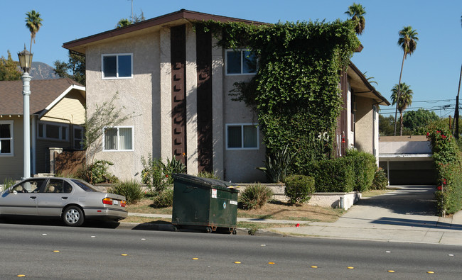 1130 N Lake Ave in Pasadena, CA - Foto de edificio - Building Photo