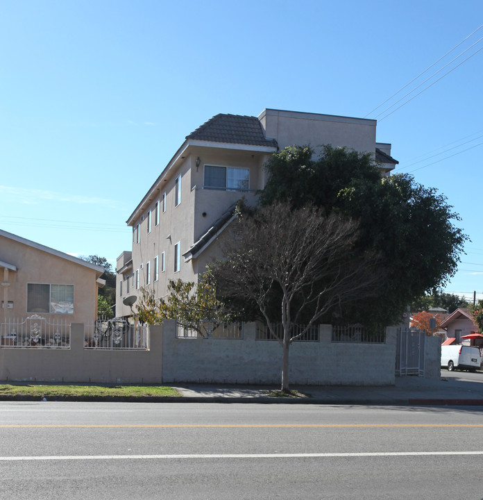 5900 York Blvd in Los Angeles, CA - Building Photo