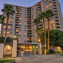 3525 Sage Rd, Unit 716 in Houston, TX - Building Photo