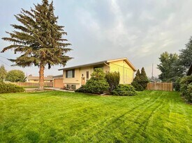 1705 Norman St in Wenatchee, WA - Building Photo