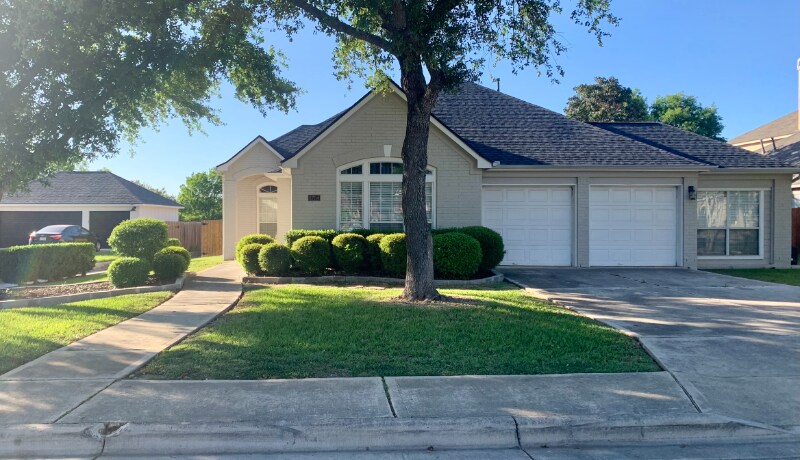 1754 Oak Glen in New Braunfels, TX - Building Photo