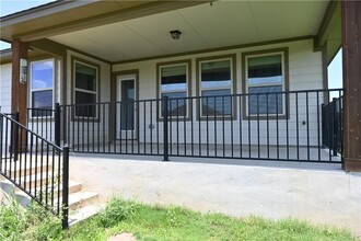 124 Gray Wolf Dr in San Marcos, TX - Building Photo - Building Photo