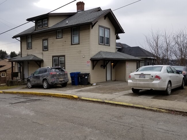 669 Price St in Morgantown, WV - Building Photo - Building Photo