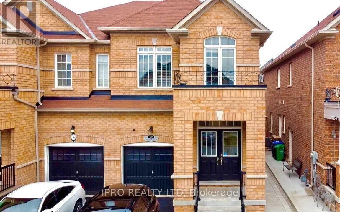 38 Wasaga Rd in Brampton, ON - Building Photo