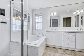 1800 S Pacific Coast Hwy in Redondo Beach, CA - Foto de edificio - Building Photo