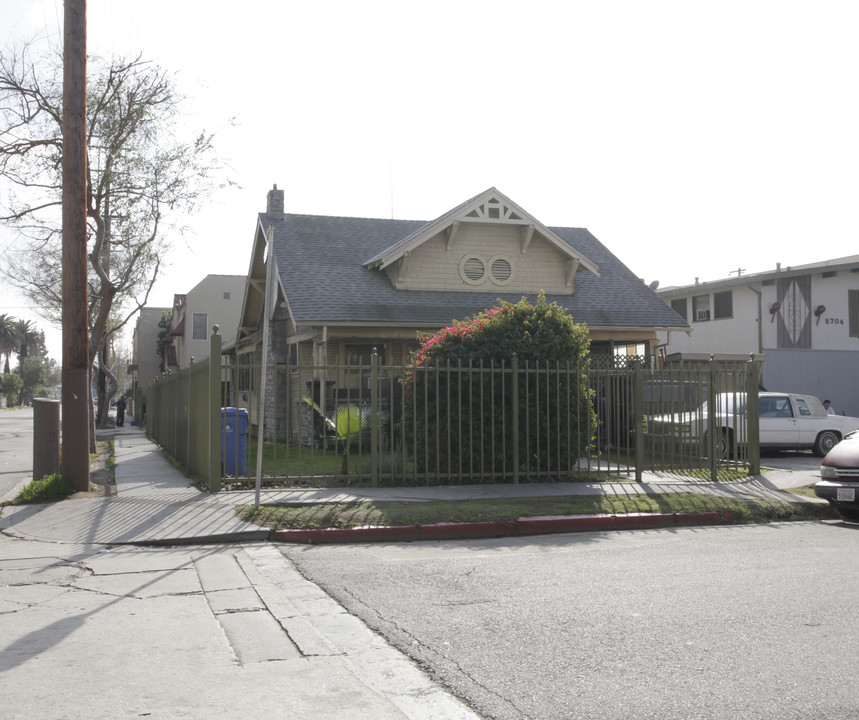 5700 La Mirada Ave in Los Angeles, CA - Building Photo