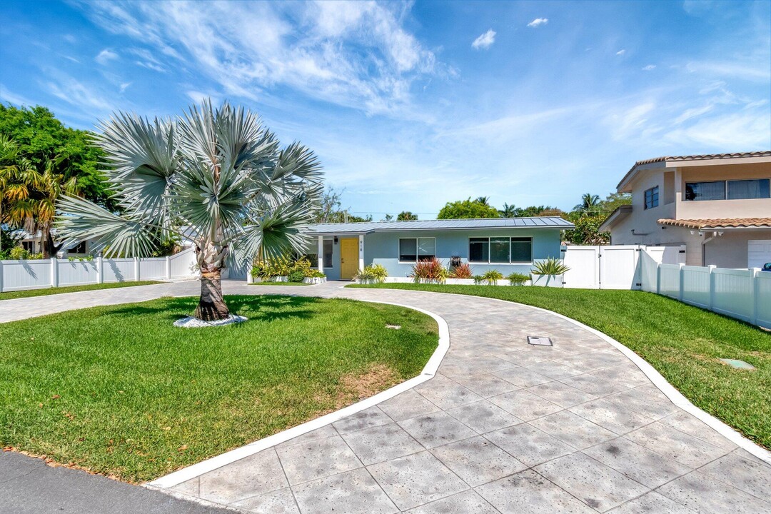 918 NE 24th Ave in Pompano Beach, FL - Foto de edificio