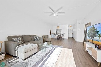 330 N Federal Hwy in Deerfield Beach, FL - Foto de edificio - Building Photo