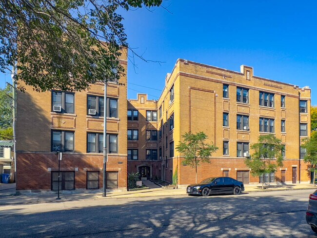 property at 4222 N Clark St