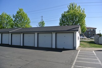 Farr Court in Spokane, WA - Foto de edificio - Building Photo