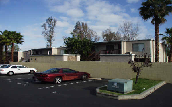 1054 S Magnolia Ave in El Cajon, CA - Building Photo - Building Photo